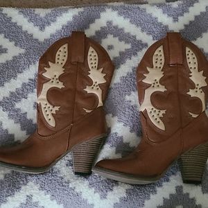 Cowgirl Boots 👢